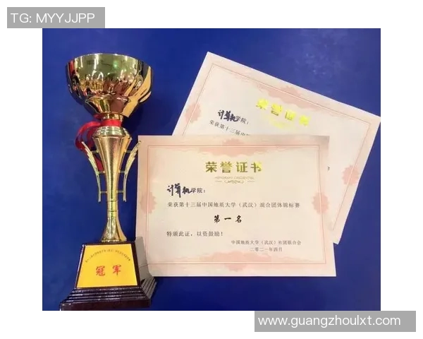 重庆羽毛球队在全国锦标赛积分榜上以54分稳居第一名展现强劲实力